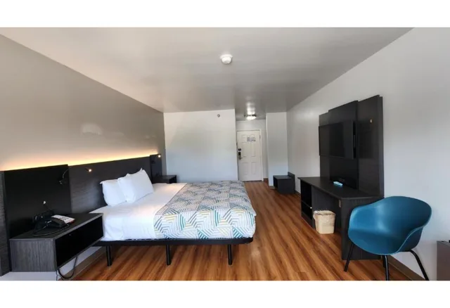 غرفة بسرير كينج للمدخنين، Motel6 Ennis, TX 2/7