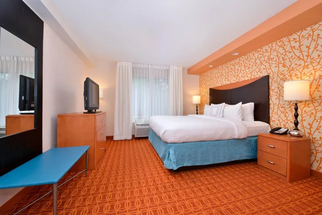 غرفة بسرير كينج مع أريكة، Fairfield Inn Suites Asheboro 2/3