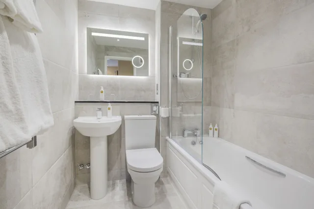 غرفة بسريرين منفصلين بشرفة في الطابق الأرضي، Hawksmoor Guest House 2/2