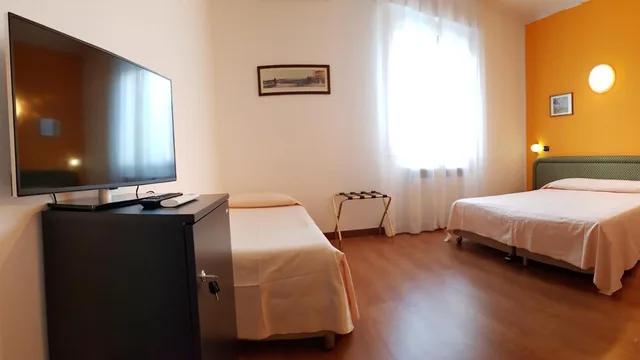 غرفة ثلاثية، Terme Di Castel San Pietro 3/7