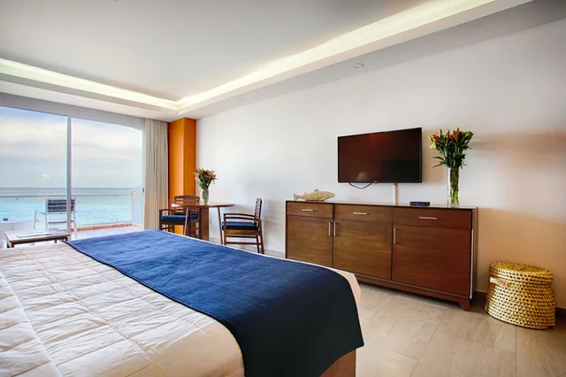 Master, Suite, 1 King and 2 Queen Beds, Ocean View, Hotel Grand Paramar 4/5
