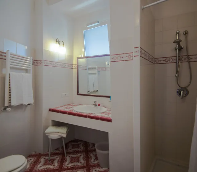 غرفة قياسية بسرير مزدوج بإطلالة على الفناء، Hotel Semiramis 8/10