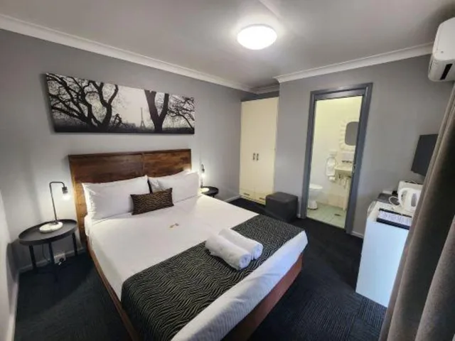 غرفة بسرير كوين، Crest Motor Inn 1/9