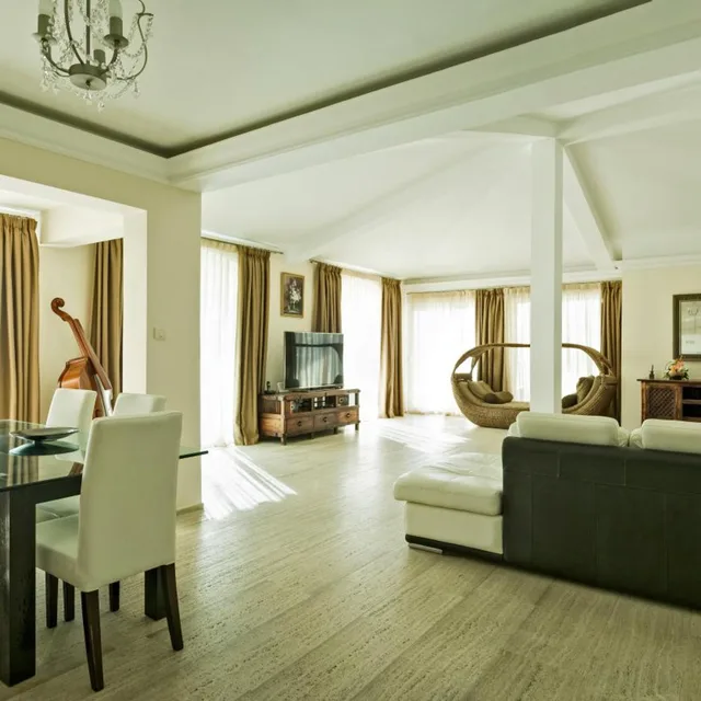 جناح رئاسي، Hotel Azimut 5/10