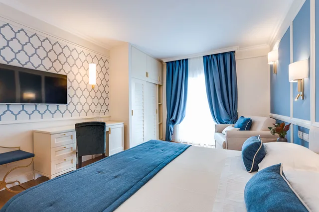 غرفة بسرير مزدوج بإطلالة على البحيرة، Madrigale Panoramic, Lifestyle & Soulful Hotel 2/5