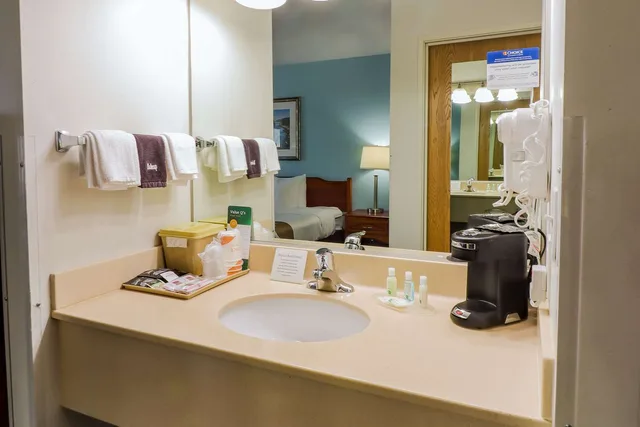 غرفة بسرير كينج، Quality Inn & Suites Sequim at Olympic National Park 3/3