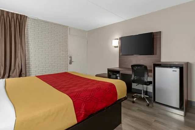 غرفة بسرير كينج للمدخنين لذوي الإعاقة، Econo Lodge Creedmoor - Butner 1/10