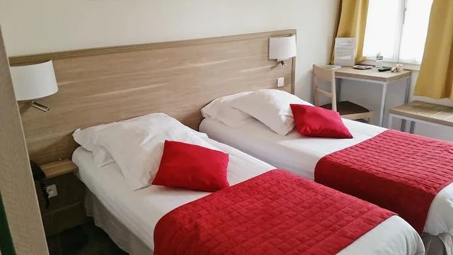 غرفة قياسية بسريرين منفصلين، LOGIS HOTEL LES COMTES DE PARDIAC 2/4
