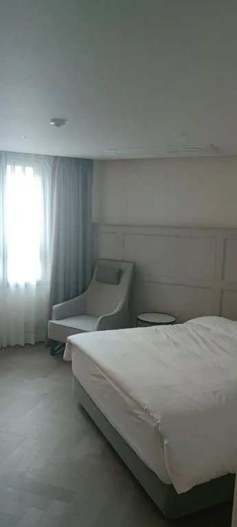 جناح ركني بسرير كوين بحوض استحمام، HOTEL D Edition 1/9