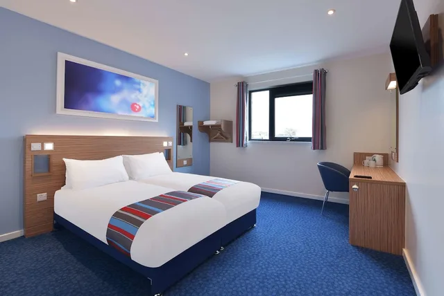 غرفة قياسية بسريرين منفصلين، Travelodge Dublin Airport North - Swords 1/3