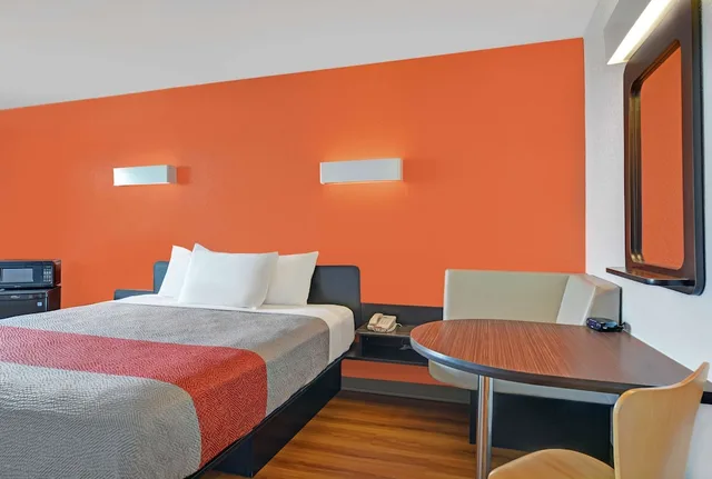 Premium, 2 Queen Beds, Motel6 Cutler Bay, FL - Miami 6/10