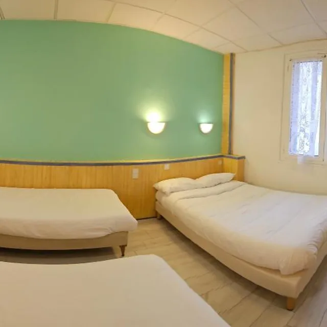 غرفة رباعية، Hotel Corona 1/10