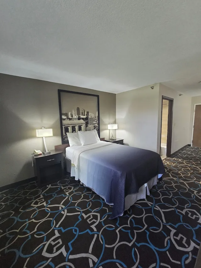 Room, Double Bed, Super 8 By Wyndham Kansas City 5/10