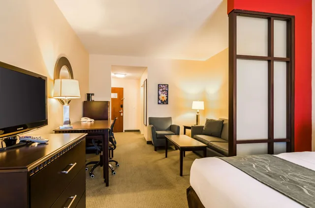 Suite, 2 Queen Beds, Accessible, Comfort Suites Gothenburg South 7/9