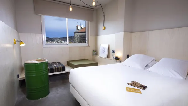 Lounge, Triple, 1 Queen and 1 Single Bed، Artyster Clermont-Ferrand 1/1