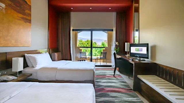 Room, Twin Beds, Pool View, Smoking, Holiday Inn Resort Dead Sea 2/4