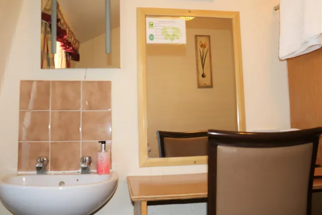 غرفة أساسية مفردة بحمام مشترك، Barry House 6/7