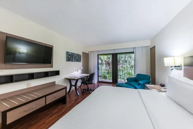 غرفة بسرير كينج بإطلالة على الحديقة، Holiday Inn GUADALAJARA EXPO 4/6