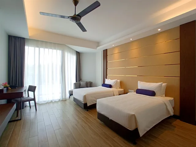 غرفة سوبيريور بسريرين منفصلين، Pacific Regency Beach Resort Port Dickson 1/3