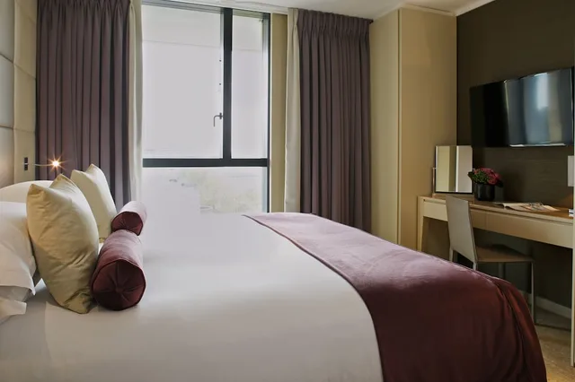 2 Bedrooms, Luxury, Apartment, King and Twin Beds, Tower View، Cheval Three Quays 1/3
