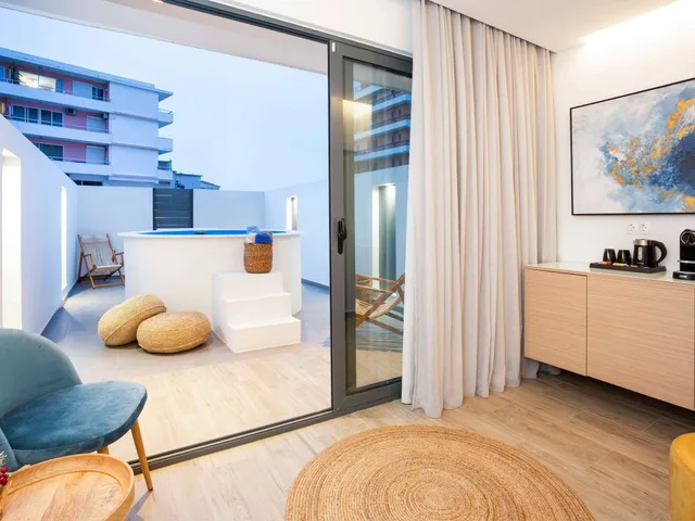 جناح جونيور بسرير كينج بشرفة مع أريكة، Mercure Rhodes Alexia Hotel & Spa 5/7