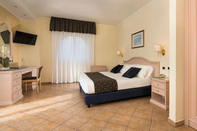 غرفة بسرير مزدوج بإطلالة على البحر، Sant Alphio Garden Hotel & Spa 1/8