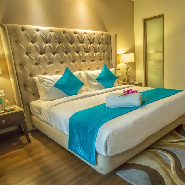 غرفة ديلوكس بسرير مزدوج، Sarovar Portico 1/3