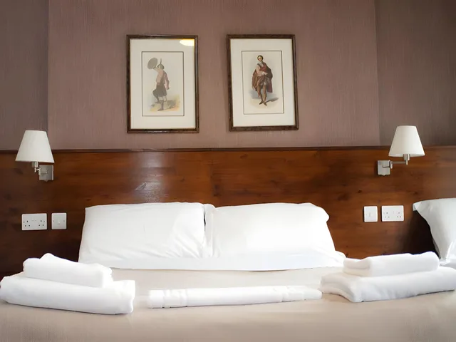 Room, External Bathroom، Edinburgh House Hotel 1/1