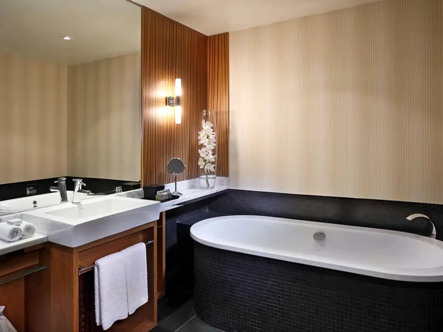غرفة فاخرة بسرير كينج، Sofitel Auckland Viaduct Harbour 7/8
