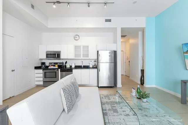 1 Bedroom, Apartment, 1 King and 1 Single Beds, City View, Sofa, Balcony, Dharma Home Suites Miami At Monte Carlo 5/10