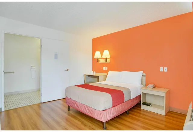 غرفة بسرير مزدوج للمدخنين لذوي الإعاقة، Motel6 Tacoma, WA - Fife 3/6