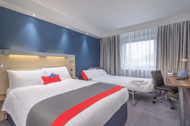 Standard, Double Bed, Sofa, Holiday Inn Express Kettering 1/7