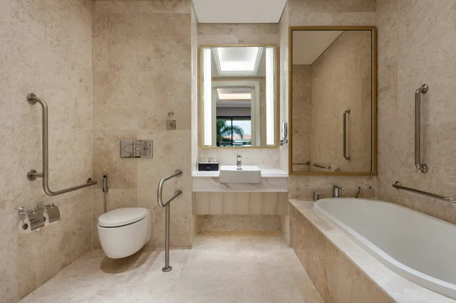 Room, King Bed, Sheraton Grand Danang Beach Resort and Spa 2/2