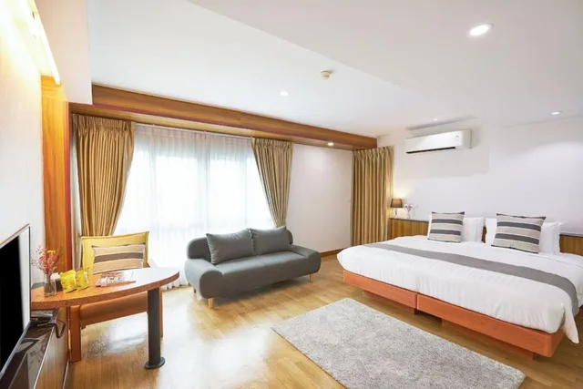 غرفة بريميوم ديلوكس بسرير كينج، NJOY Prestige Grand Hotel Don Mueang 5/10