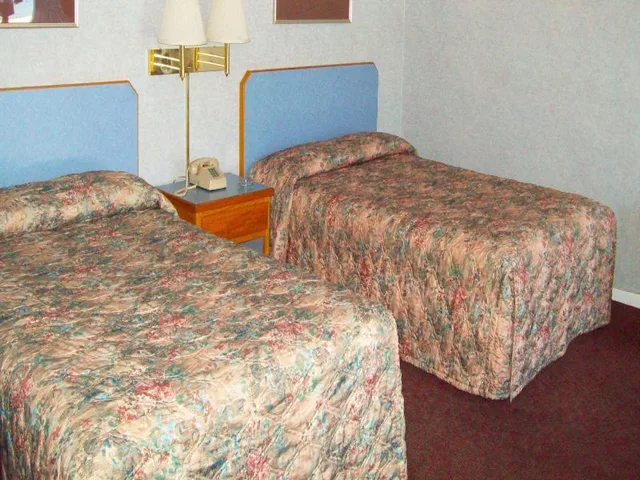 غرفة رباعية بسريرين مزدوجين، Blue Mist Motel Florence By Magnuson Worldwide 1/1