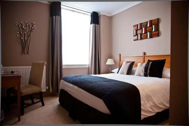 غرفة بسرير كينج، The City Hotel 4/9