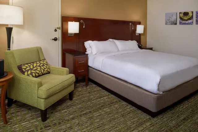 غرفة قياسية مع دخول صالة النادي، Marriott St Louis West 1/10