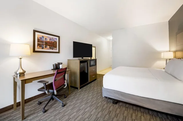 غرفة بسرير كينج لذوي الإعاقة، La Quinta Inn & Suites by Wyndham Atlanta Douglasville 3/7