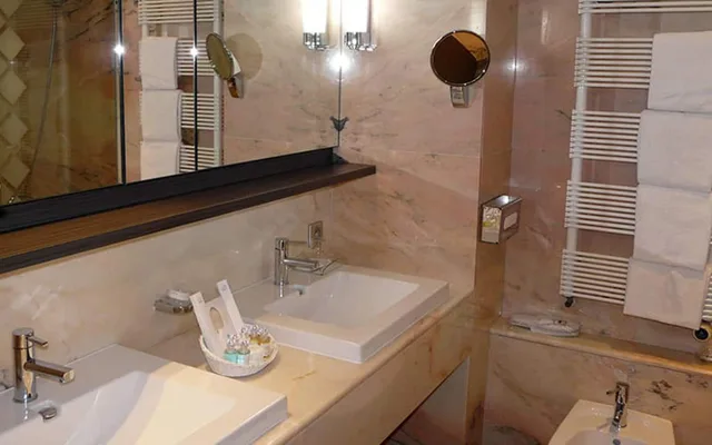 Suite, Twin Beds, Sea View, Le Grand Hotel Des Thermes 3/3