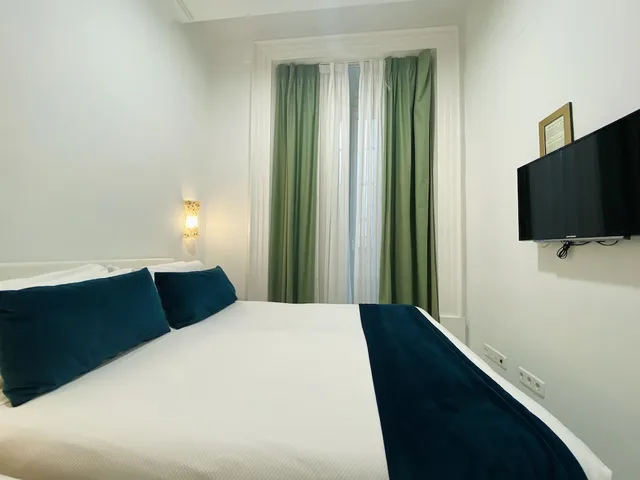 غرفة عائلية بسريرين مزدوجين بشرفة، LAS CORTES DE CADIZ 2/10