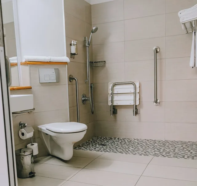 غرفة قياسية بسرير كينج بإطلالة على النهر، The Riverside Hotel 3/3