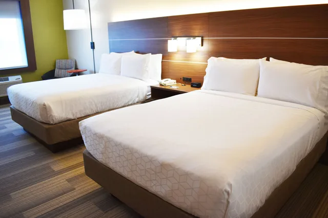 غرفة قياسية بسريرين كوين لذوي الإعاقة، Holiday Inn Express Hotel And Suites Albany 1/3