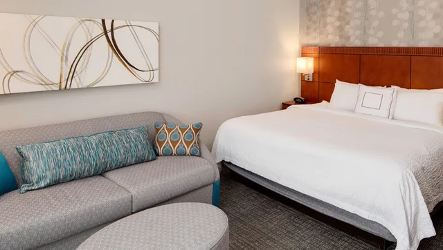 غرفة بسرير مزدوج لذوي الإعاقة، Courtyard by Marriott West Homestead Waterfront 1/3