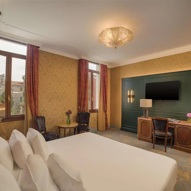غرفة بريميوم بسرير مزدوج أو سريرين منفصلين بإطلالة على القناة، NH Collection Venezia Grand Hotel Palazzo dei Dogi 2/10