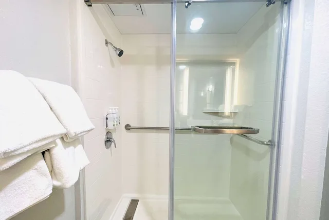 Room, King Bed, Accessible, La Quinta Inn & Suites by Wyndham Birmingham Homewood 9/10