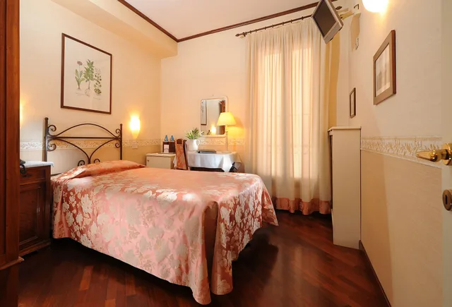 غرفة بسرير مزدوج بإطلالة على القناة، Hotel La Calcina 2/4