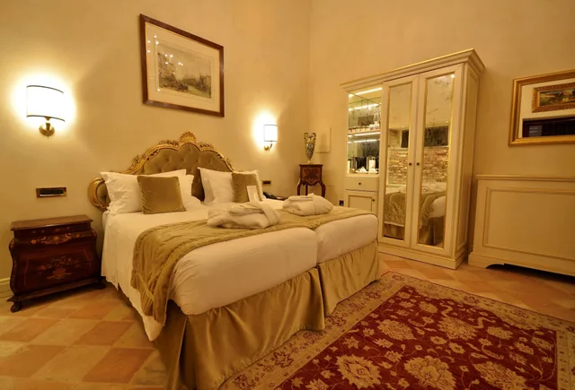 غرفة كلاسيكية بسرير كوين، Nani Mocenigo Palace 2/6