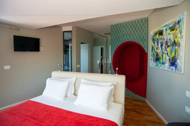 Bougainville Bay Hotel، ساراندا 30/78