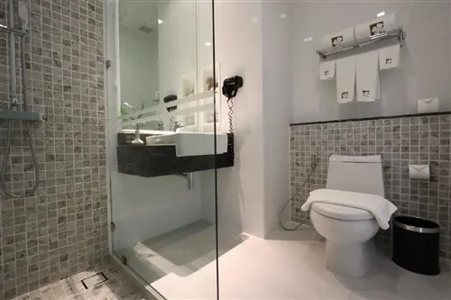 غرفة بريميير بسريرين منفصلين، Hotel Clover Patong Phuket 1/1