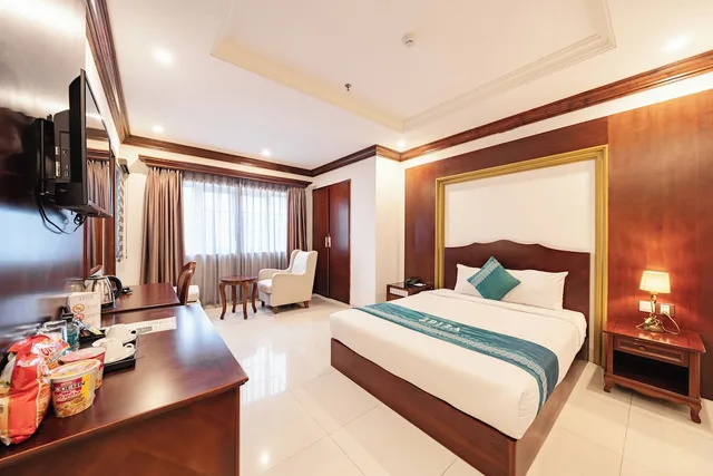 Deluxe, Queen Bed, Partial River View، Ibiza Riverfront Hotel Da Nang 1/7